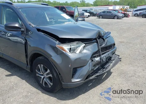 2016 Toyota Rav4 Le z USA, uszkodzony, nr VIN JTMBFREV2GD194484